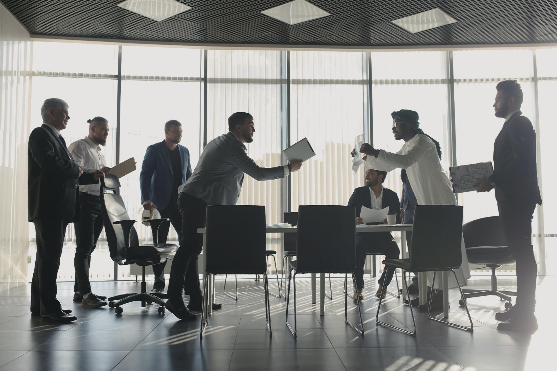 Échanges entre collègues en entreprise