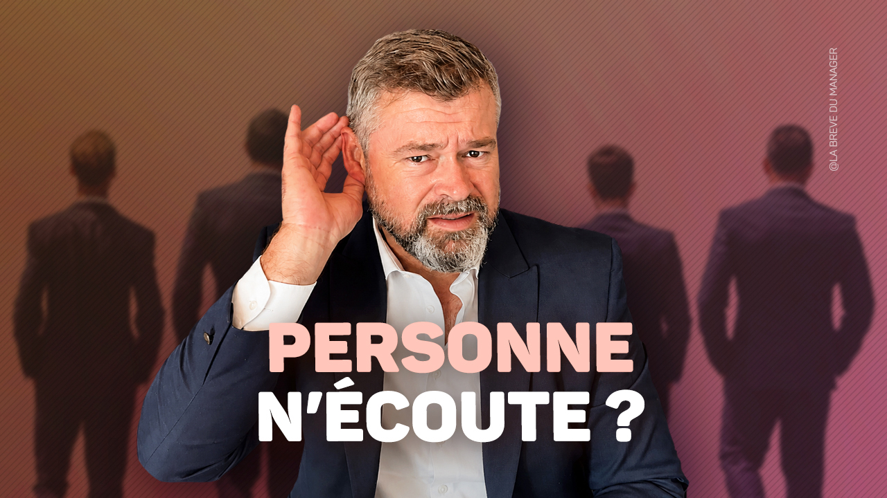 Clément Bergon, la main près de l’oreille, avec le message « Personne n’écoute ? ».